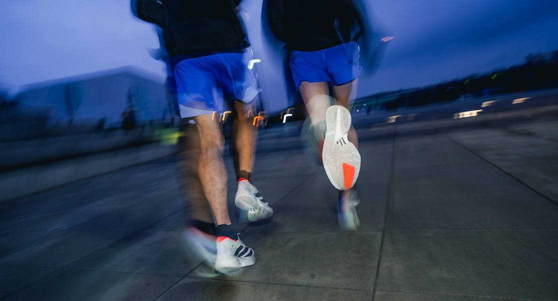 Od kontuzji do sukcesu: jak zapobiegać urazom u początkujących biegaczy?