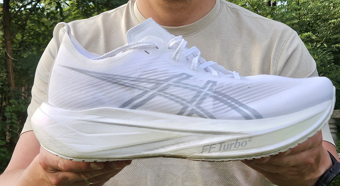 Test Asics Megablast: ultra lekkość i świetna amortyzacja