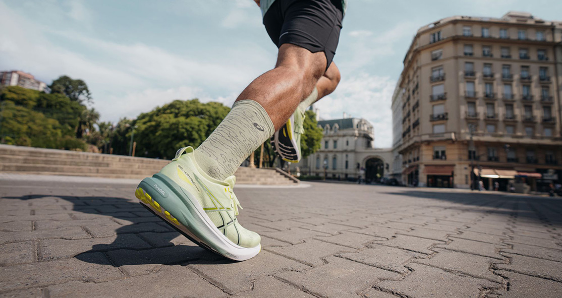 ASICS Gel-Kayano 31 – co się zmieniło w tym modelu? Dla kogo to dobry wybór?