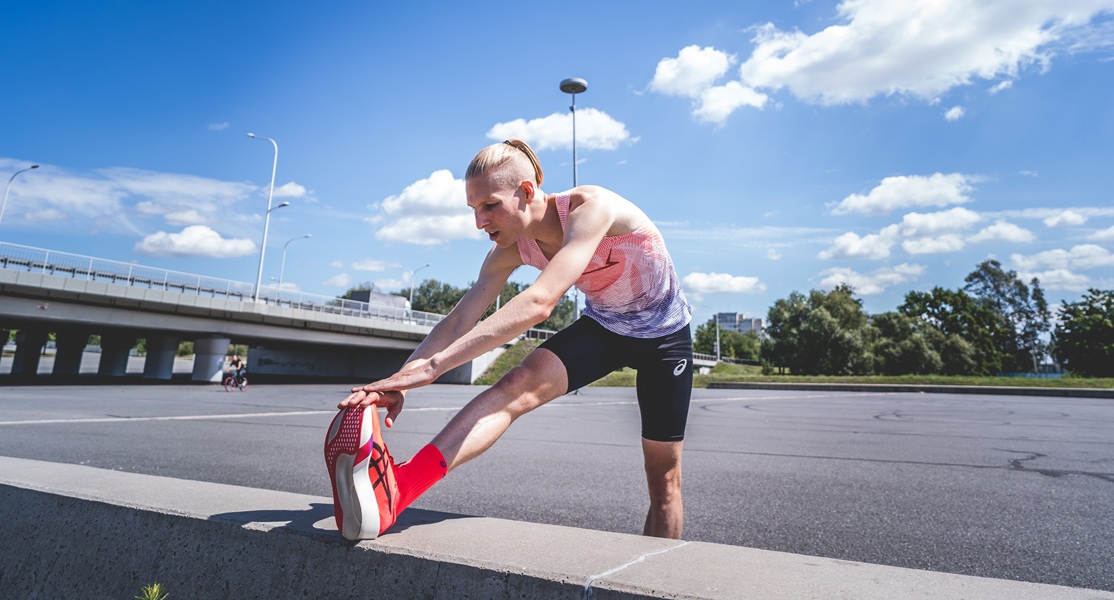 Dlaczego rozciąganie po bieganiu jest ważne – przewodnik z ćwiczeniami dla początkujących (i nie tylko)