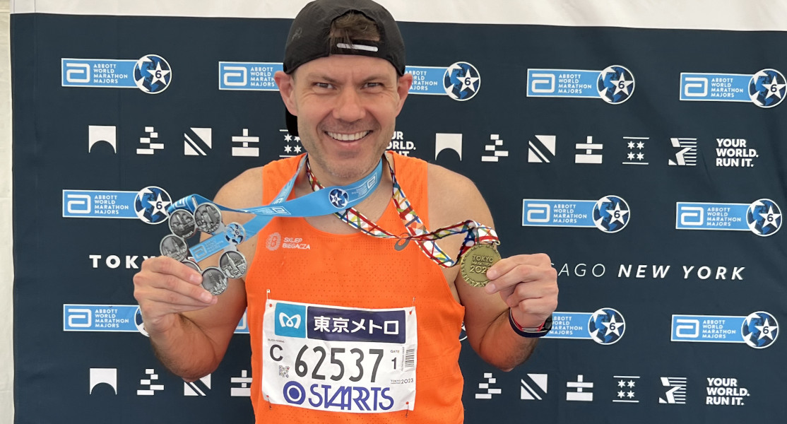 Konsekwencja i upór sprawiły, że mam upragnionego "majorsa" – Artur Biegowy Wariat po Tokio Maraton