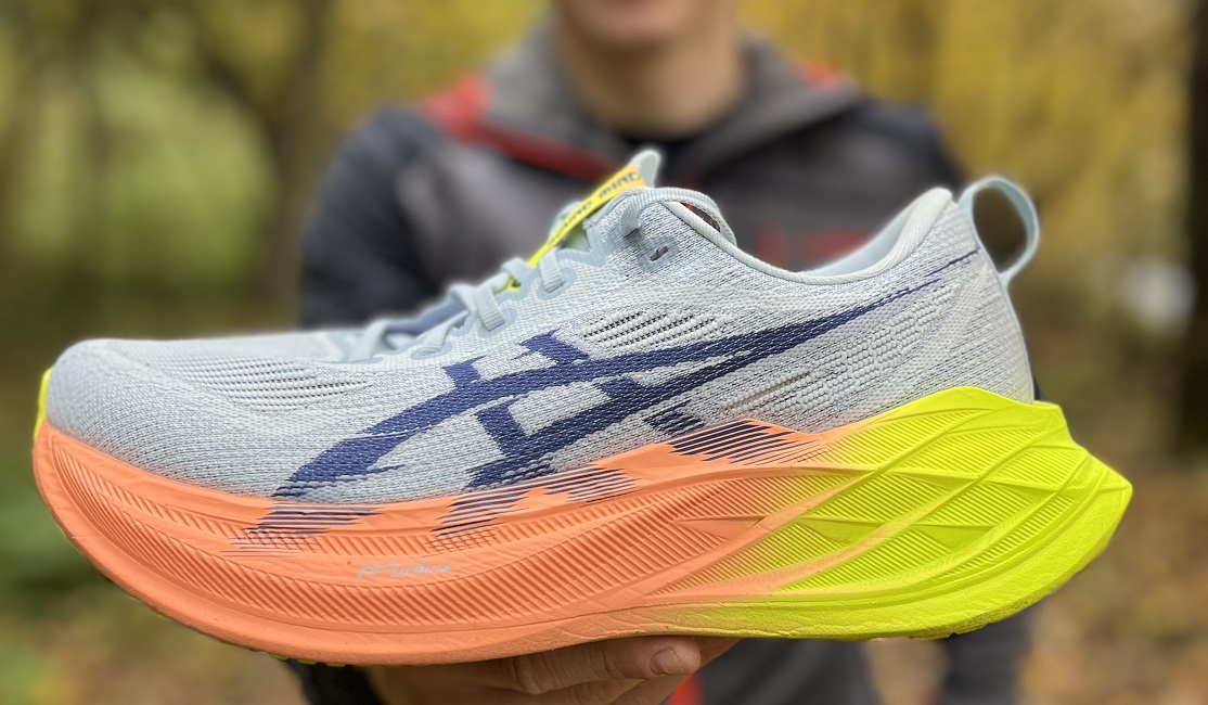 Rewolucja bez karbonu, czyli Asics Superblast